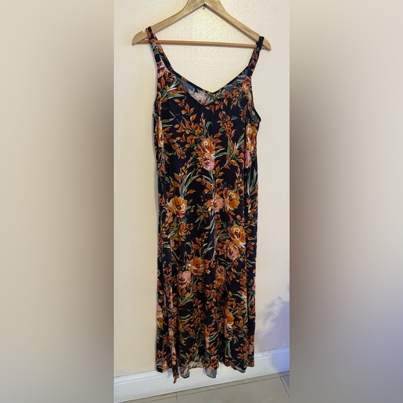 MSK brand maxi dress, size large, with a black background and a floral pattern - Picture 7 of 16